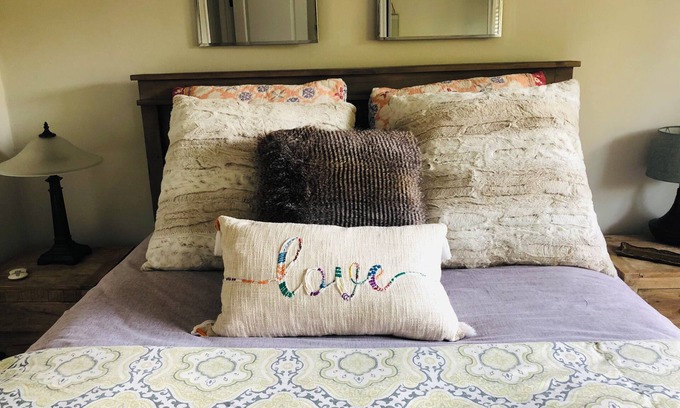 South Redondo Casa | Cozy Guest Suite one block from the beach