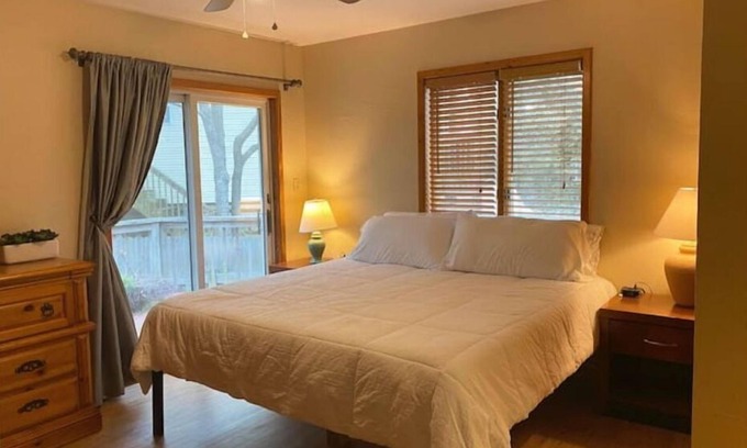 Colington Harbour Casa | Cozy Harbor Home for Families