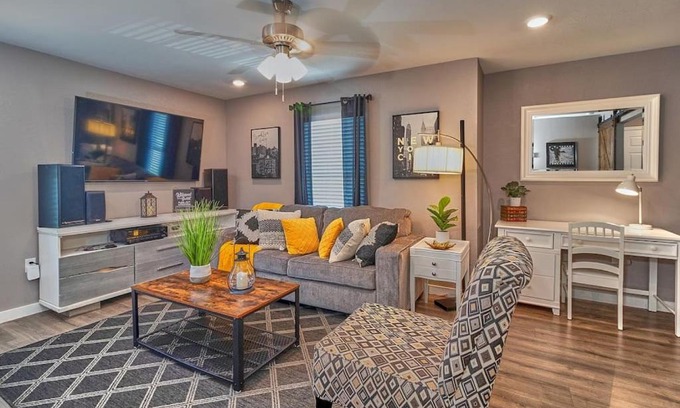 Tampa Casa | Cozy Haven Attached to Million Home - South Tampa
