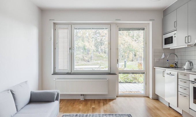 Upplands-Bro Municipality Apartamento | Cozy Haven Minutes From Central
