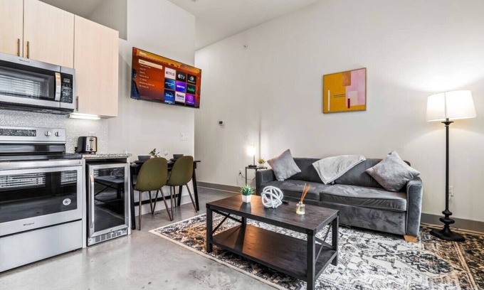 Ryan Place Apartamento | Cozy Haven Steps Away from University Life