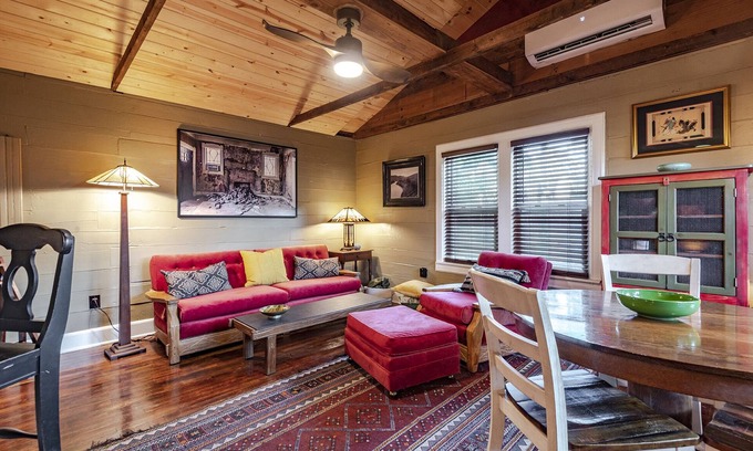Fairmount Cabaña | Cozy historic cottage in historic Fairmount