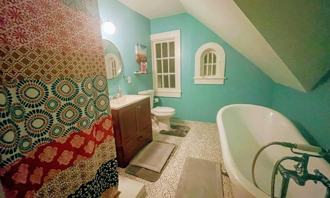 Homestead Casa | Cozy, Historic Family Home