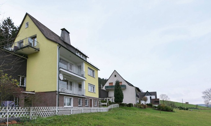 Eslohe Casa | Cozy Holiday Home in Niedersalwey With Sauna