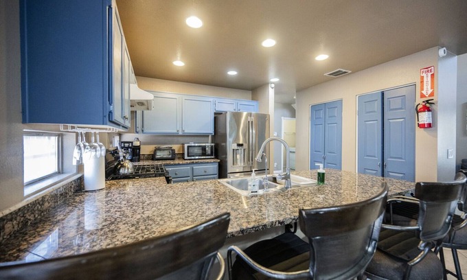 South Christy Casa | Cozy Home 3BD/2.5BA Spacious & Relaxing Vegas Getaway Sleeps 8