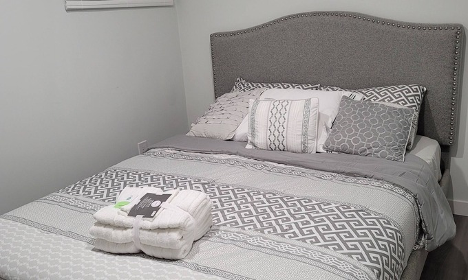 Kitchener Apartamento | Cozy Home Away from Home!