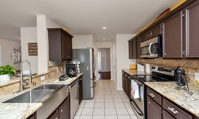 Clodine Casa | Cozy home away from home4 bedroom suburban retreat