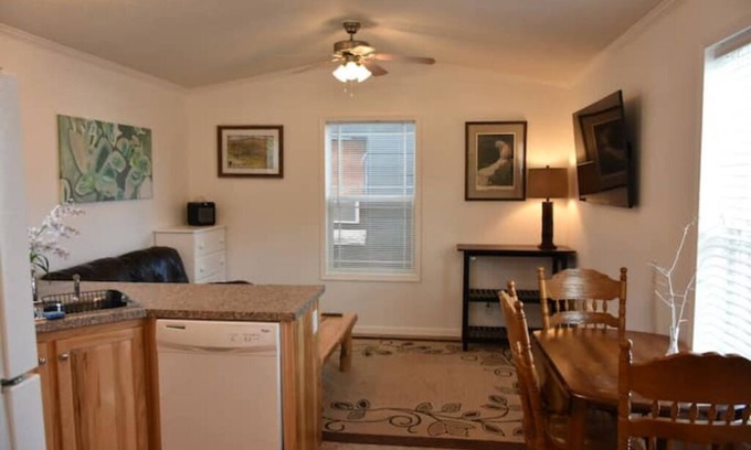Gardiner Casa | Cozy Home by Yellowstone River Confluence.