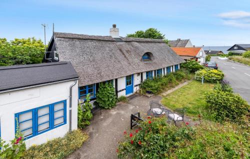 Tejn Casa | Cozy Home In Allinge With Kitchen