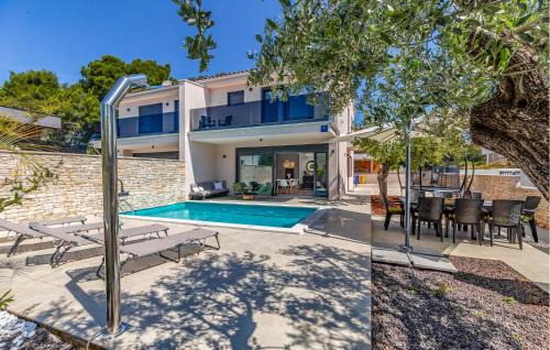 Fazana Casa | Cozy Home In Fazana With Kitchen