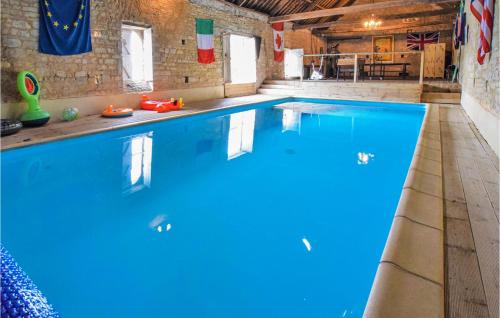 Saint-Germain-du-Pert Casa | Cozy Home In St, Germain Du Pert