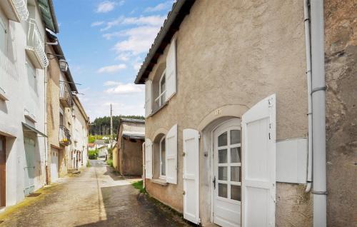 Saint-Jean-du-Bruel Casa | Cozy Home In Saint-Jean-Du-Bruel