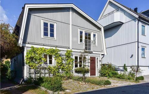 Lango Casa | Cozy Home In Karlskrona With Kitchen