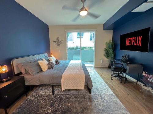 Mid-Wilshire Apartamento | Cozy Home in LA - Free Parking 10 Min to Cedars