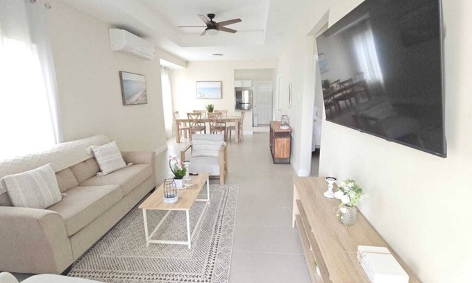 Lucea Casa | Cozy home in LuceaHanover between Montego Bay & Negril
