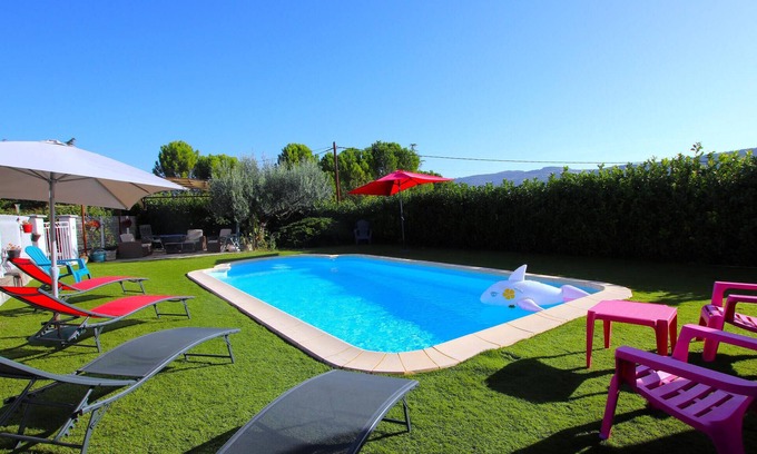 Lussas Casa | Acogedora casa en Lussas con WiFi