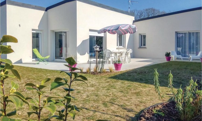 Matignon Casa | Cozy Home In Matignon With Wifi