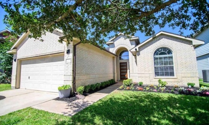 Clodine Casa | Cozy Home in Richmond TX