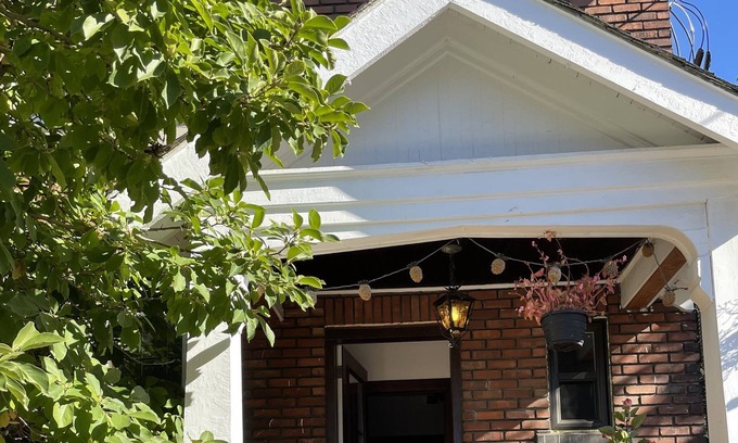 Montreal Casa | Cozy home Montreal-West/Ville st Pierre with wood fireplace!!!