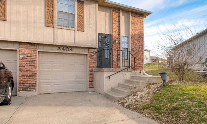 Waldron Casa | Cozy Home near Airport Zona Rosa shopping centers Restaurants and more