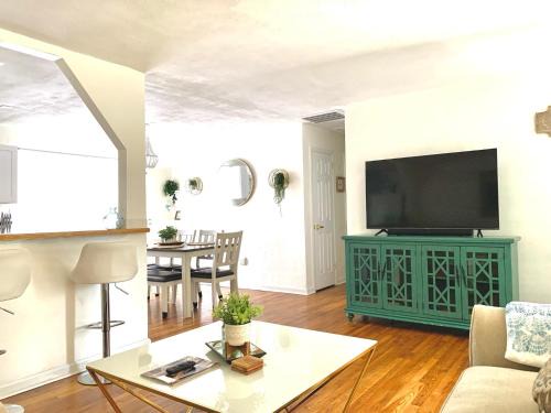 Northwest Casa | Cozy Home near Chicks Beach