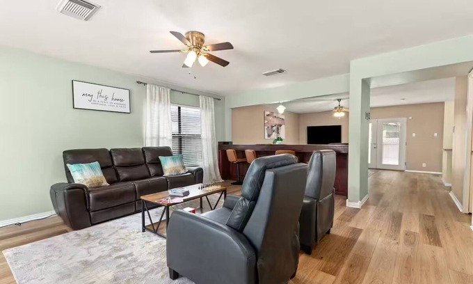 Parkwood Casa | Cozy Home Near Six Flags/Medical/Seaworld