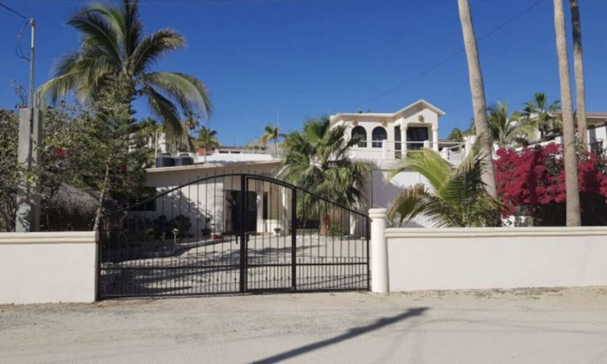 Buenavista Apartamento | Cozy Home One Off the Beach