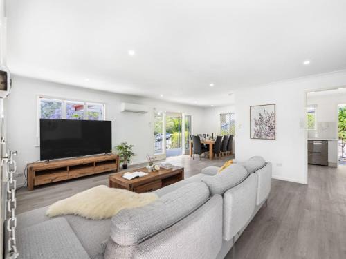Indooroopilly Casa | Cozy Home Prime Spot and Near Shops