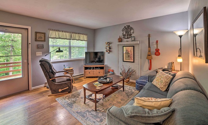 Quinque Casa | Cozy Home w/ Deck 9 Mi to Shenandoah National Park