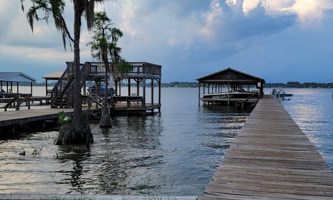 White Lake Casa | Cozy home w/ easy walk to lake