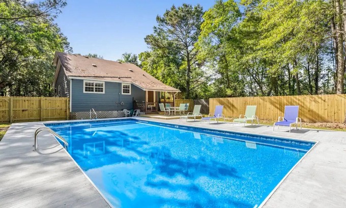 St. Martin Casa | Cozy Home w/ Pool near Beaches Sleeps 8