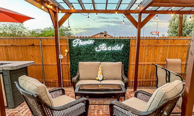 Downtown Phoenix Casa | Cozy Home w/Yard & Outdoor Kitchen 5 min. Drive to Downtown & Airport