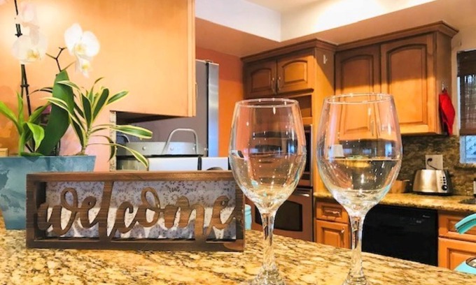 Belmont Heights Casa | Acogedora casa con chimenea, a pie de playa, ubicación perfecta + estacionamiento gratuito