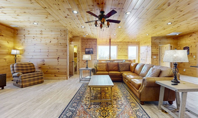Sevierville Casa | Cozy home with lake views, free attraction tickets, games and streaming TV's