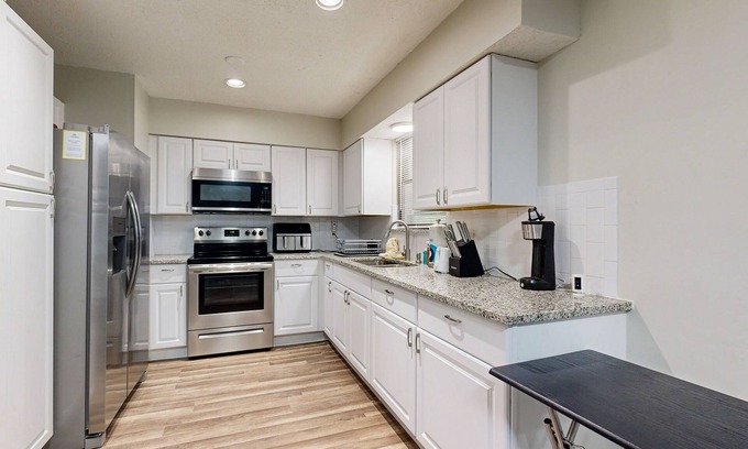 Riverview Casa | Cozy home with large patio, sun room, private W/D, central AC, and WiFi