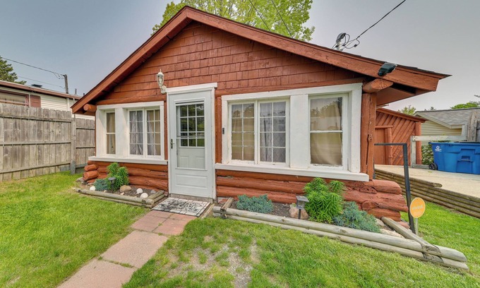 Houghton Lake Cabina | Cabinas rústicas a pasos de Houghton Lake & Boat Launch!