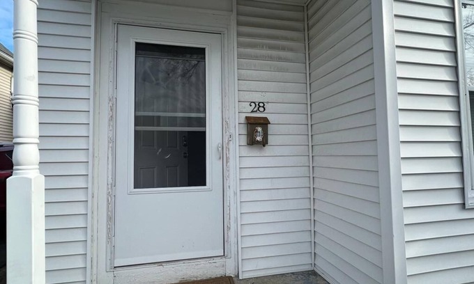 South Lowell Casa | Cozy house close to Lowell General Hospital and UMass.