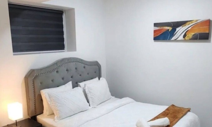 Northwest Edmonton Casa | Cozy house in lovely Edmonton with spacious office and fast WiFi