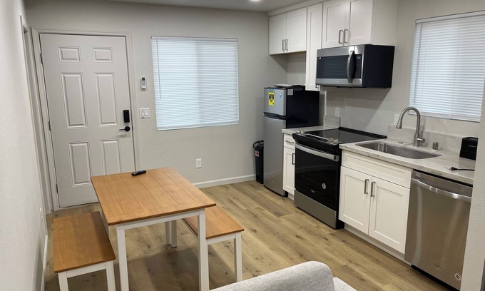Modesto Casa | Cozy house in peaceful Modesto with WiFi, AC