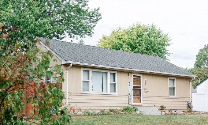 East Bloomington Casa | cozy house, next to Mall of America. free Wi-Fi