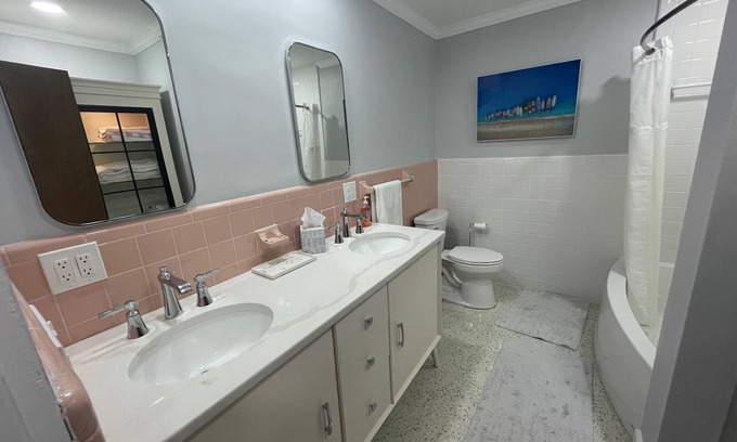 Belle Vista Casa | Cozy house one mile from the beach with private heated pool