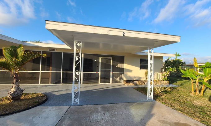 Warm Mineral Springs Condominio | Cozy House