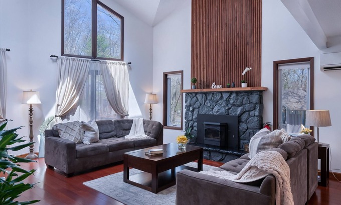 East Stroudsburg Chalet De Esquí | ★★★★★ Acogedora casa con una encantadora casa de árbol de cuento de hadas