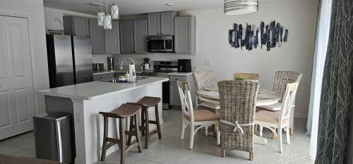 Port Charlotte Casa | Cozy house with a Heated Swim spa