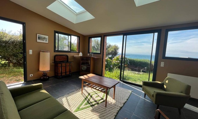 Fermanville Cabaña | Cozy house with garden and direct sea access