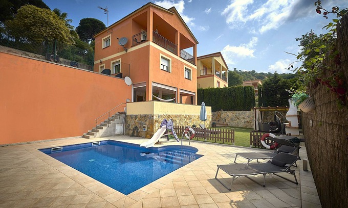 Vidreres Chalet De Esquí | Cozy house with pool