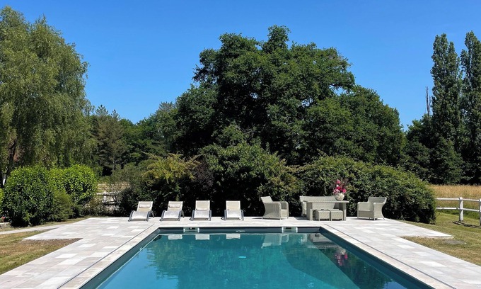 Combreux Casa | Cozy House with Shared Pool & Tennis Court – Near Chateaux de la Loire