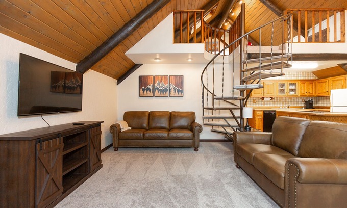 Bozeman Casa | Cozy Hyalite Cabin! Minutes from MSU, Downtwon Bozeman & Hyalite Canyon!