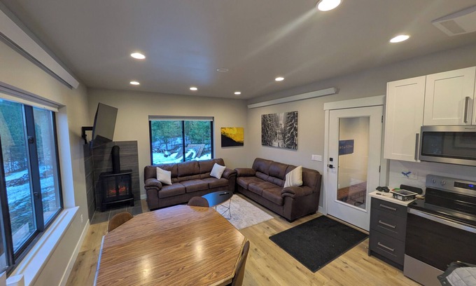 Georgetown Casa | Cozy In The Trees - Enjoy our 3-bedroom 3 full bath house