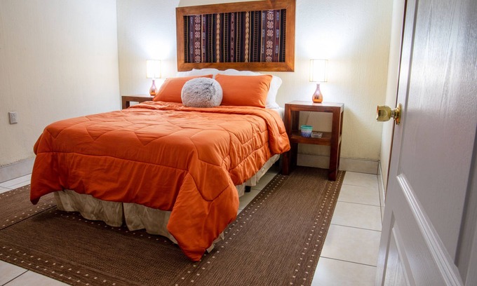 Chimaltenango Apartamento | COZY. Washer and dryer,Full kitchen, Internet, Netflix,